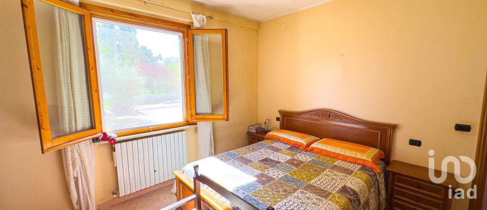 Casa indipendente 9 locali di 240 m² in Assisi (06081)