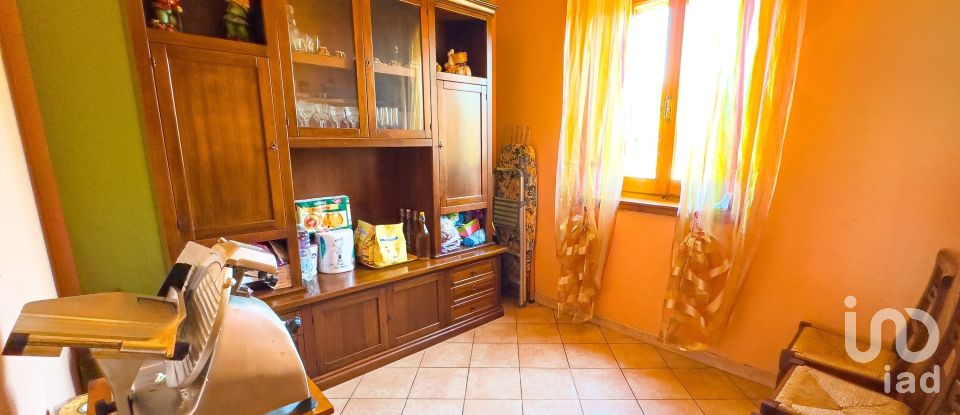 Casa indipendente 9 locali di 240 m² in Assisi (06081)