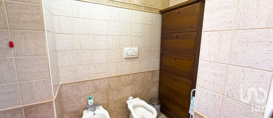 Casa indipendente 9 locali di 240 m² in Assisi (06081)