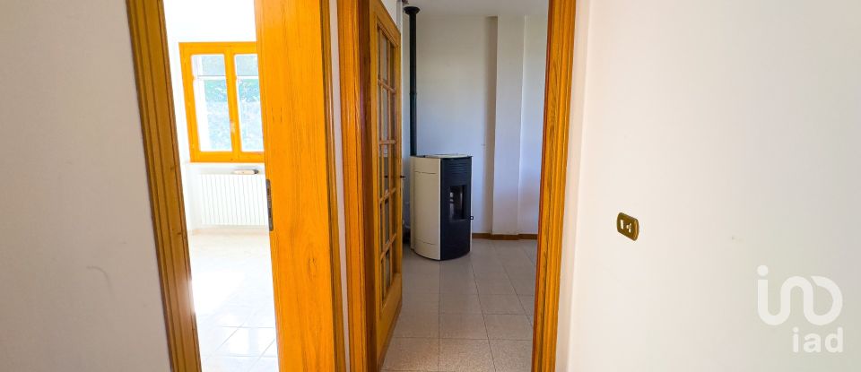 Casa indipendente 9 locali di 240 m² in Assisi (06081)