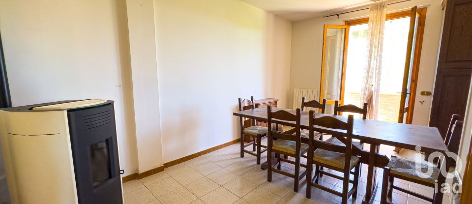 Casa indipendente 9 locali di 240 m² in Assisi (06081)