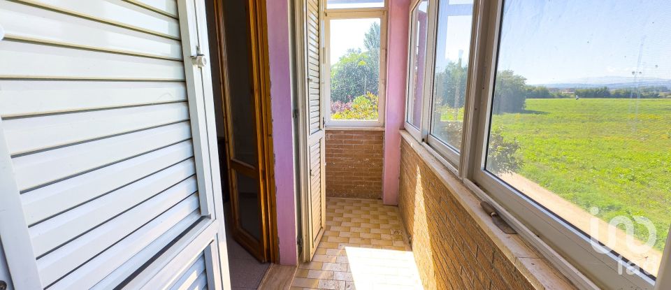 Casa indipendente 9 locali di 240 m² in Assisi (06081)