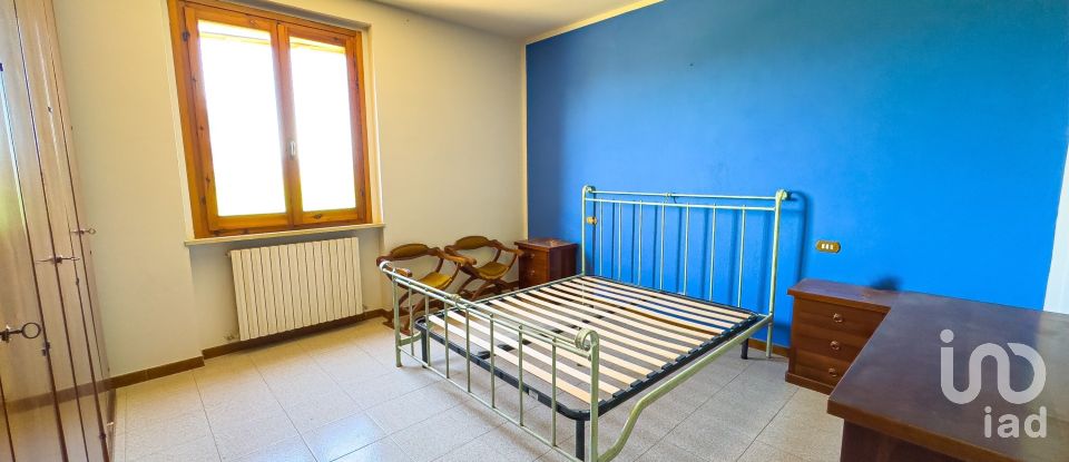 Casa indipendente 9 locali di 240 m² in Assisi (06081)