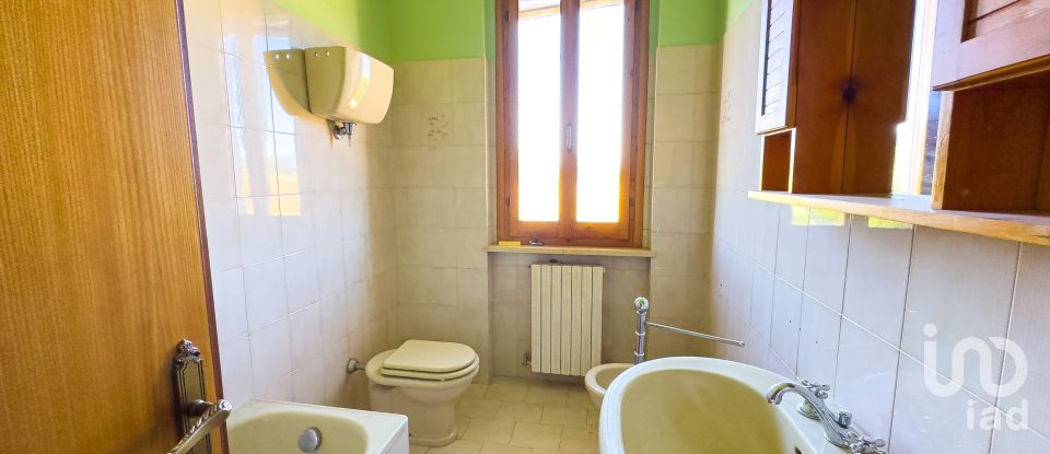 Casa indipendente 9 locali di 240 m² in Assisi (06081)