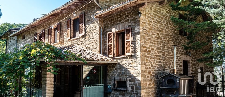 House 12 rooms of 485 m² in Assisi (06081)