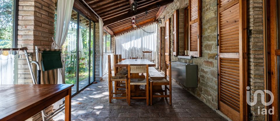 House 12 rooms of 485 m² in Assisi (06081)