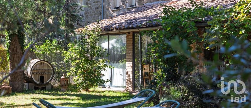 House 12 rooms of 485 m² in Assisi (06081)