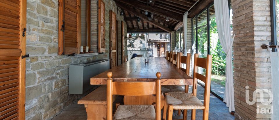 House 12 rooms of 485 m² in Assisi (06081)