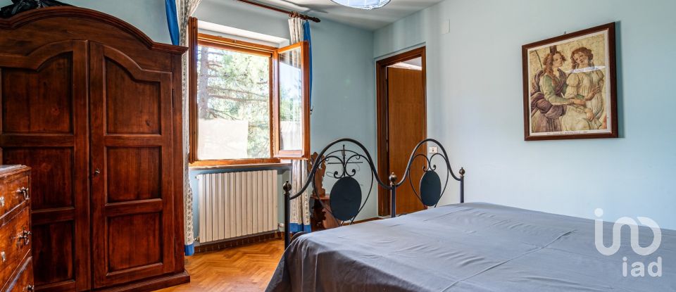 House 12 rooms of 485 m² in Assisi (06081)