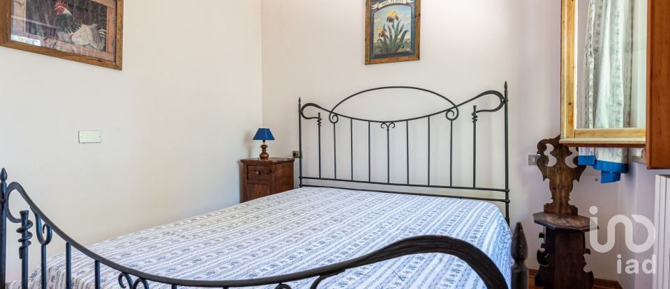 House 12 rooms of 485 m² in Assisi (06081)