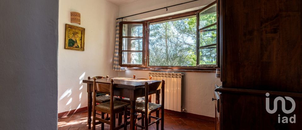 House 12 rooms of 485 m² in Assisi (06081)