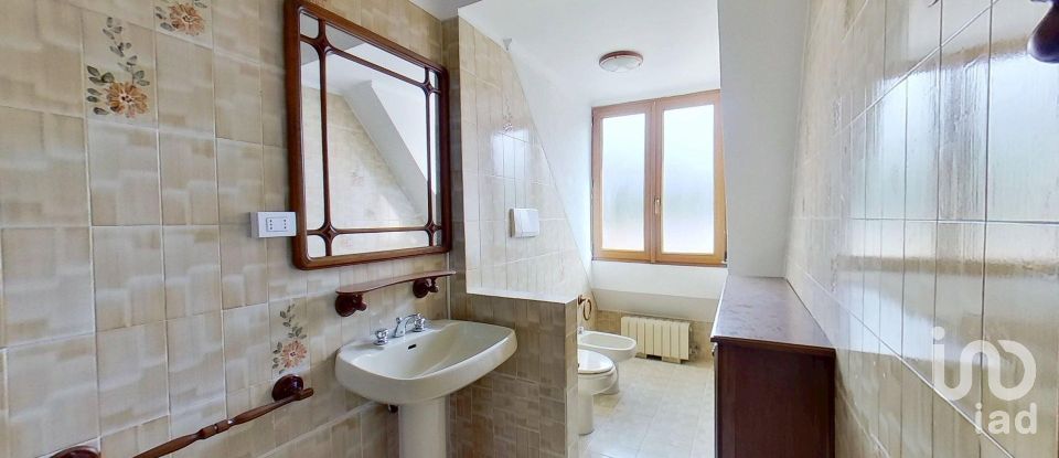 Three-room apartment of 100 m² in Mele (16010)