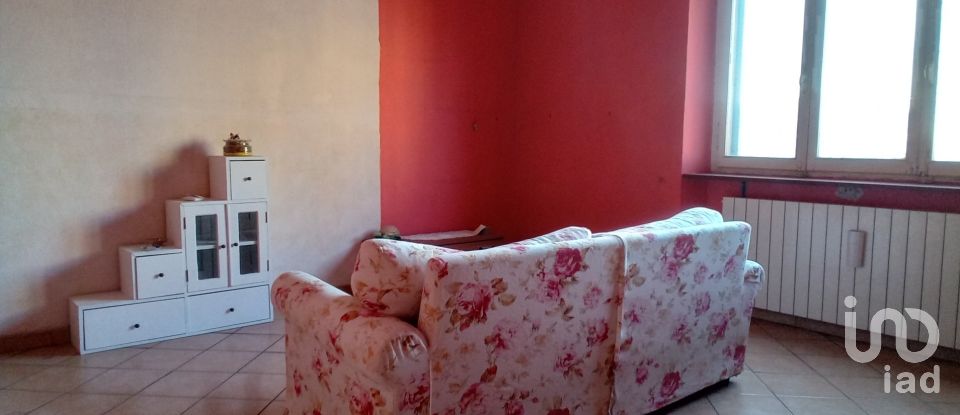 Four-room apartment of 93 m² in Valenza (15048)