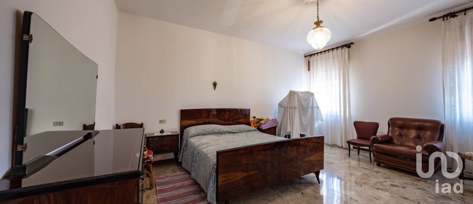 House 7 rooms of 280 m² in Copparo (44034)