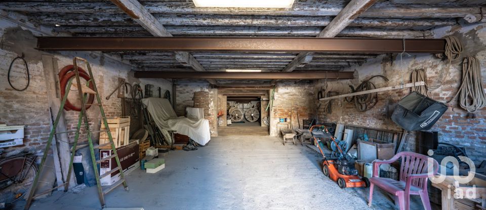 House 7 rooms of 280 m² in Copparo (44034)