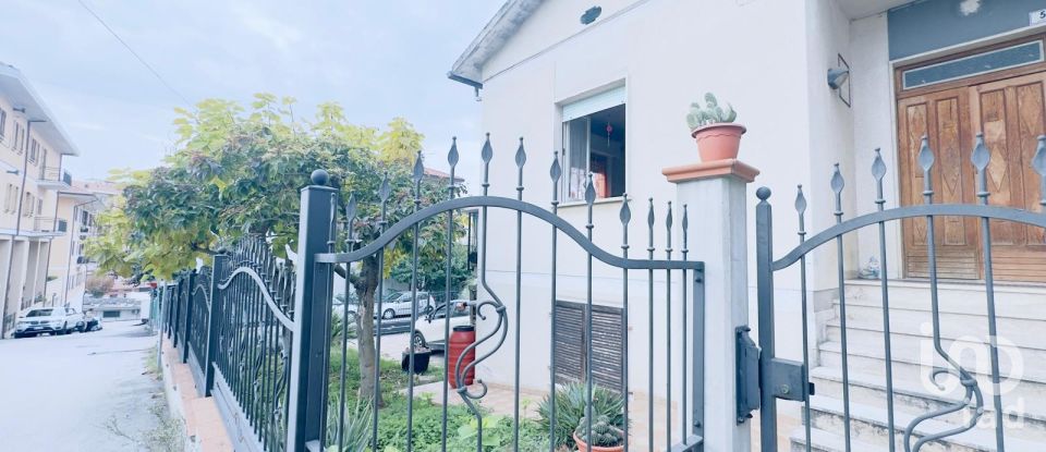 Casale 5 locali di 1 m² in Nereto (64015)