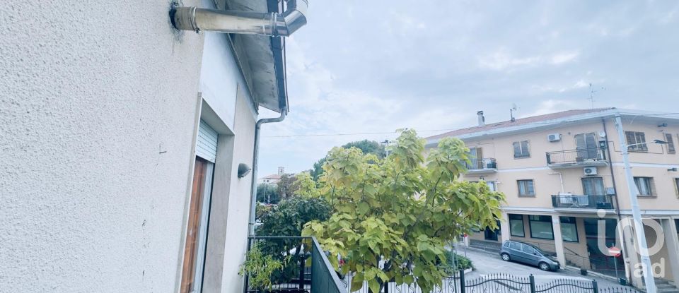 Casale 5 locali di 1 m² in Nereto (64015)