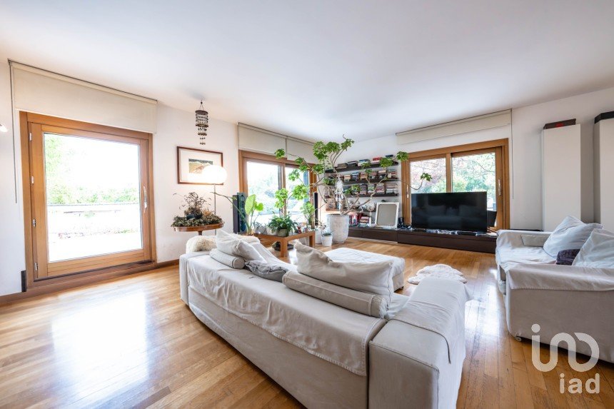 Apartment 10 rooms of 317 m² in Milano (20151)
