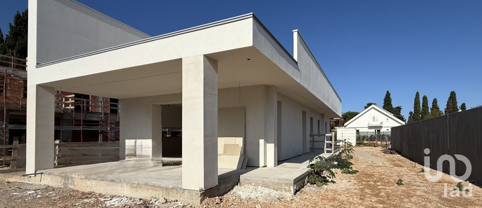 Farm 10 rooms of 307 m² in Palermo (90147)