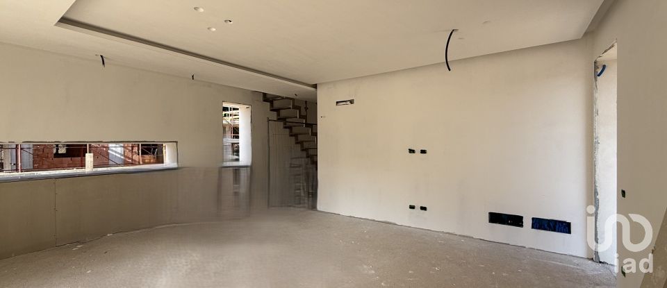 Farm 10 rooms of 307 m² in Palermo (90147)