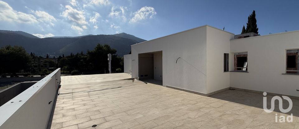 Farm 10 rooms of 307 m² in Palermo (90147)