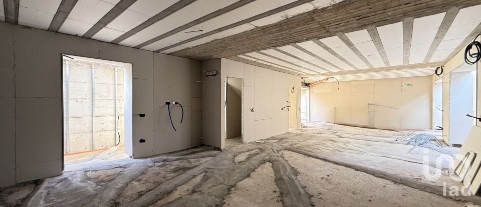 Farm 10 rooms of 307 m² in Palermo (90147)