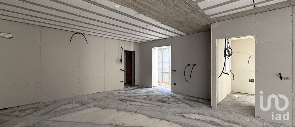 Farm 10 rooms of 307 m² in Palermo (90147)