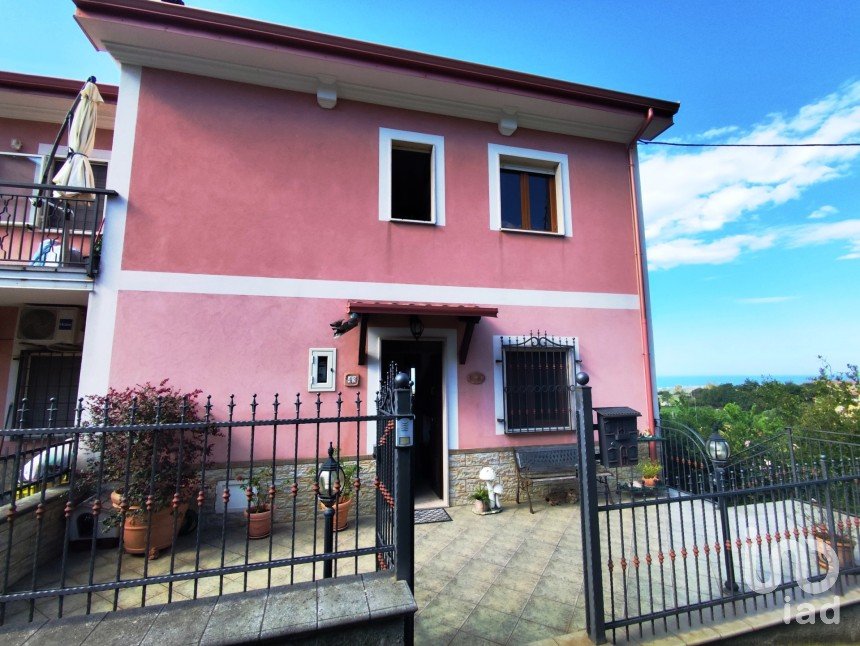 Villa a schiera 6 locali di 154 m² in Scalea (87029)