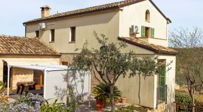 Casa indipendente 9 locali di 270 m² in Ripatransone (63065)
