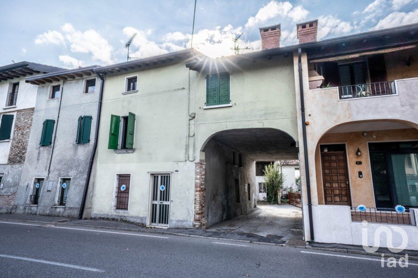 Casa di paese 6 locali di 180 m² in Castiglione delle Stiviere (46043)