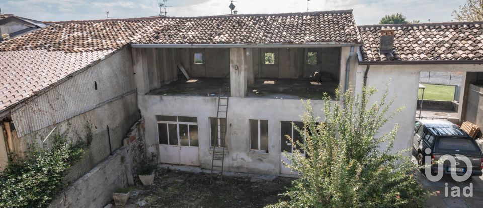 Casa di paese 6 locali di 180 m² in Castiglione delle Stiviere (46043)