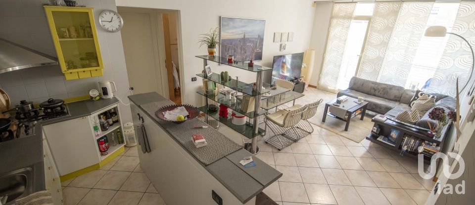 Appartamento 6 locali di 90 m² a Genova (16126)