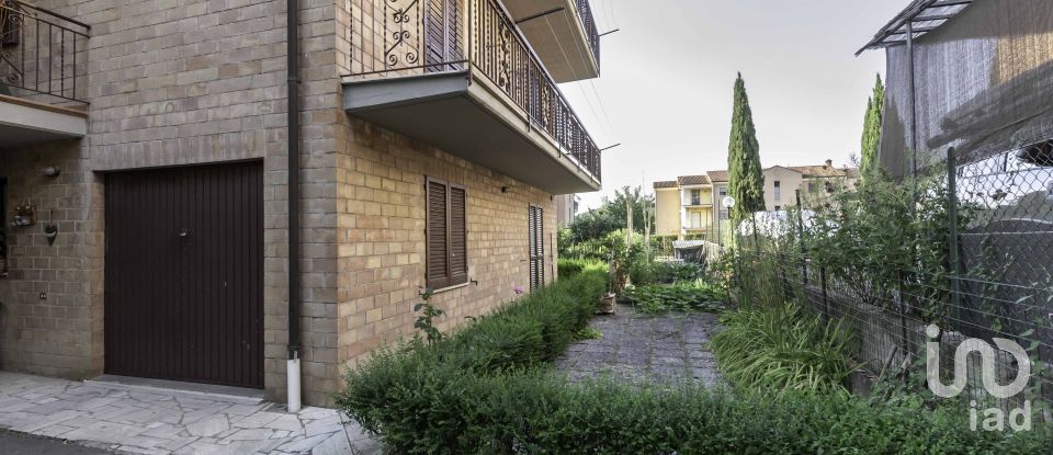 Appartamento 5 locali di 117 m² a Castelnuovo Berardenga (53019)