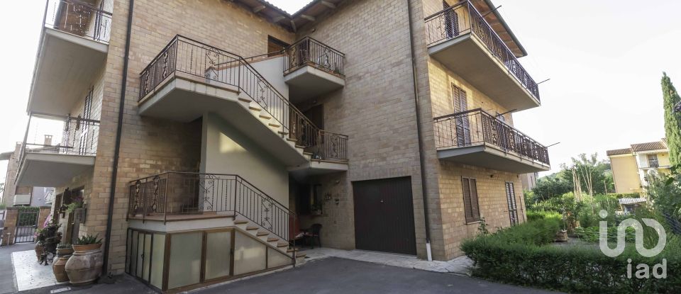 Appartamento 5 locali di 117 m² a Castelnuovo Berardenga (53019)