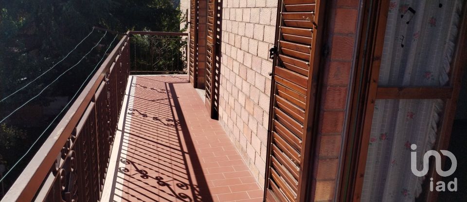 Appartamento 5 locali di 117 m² a Castelnuovo Berardenga (53019)