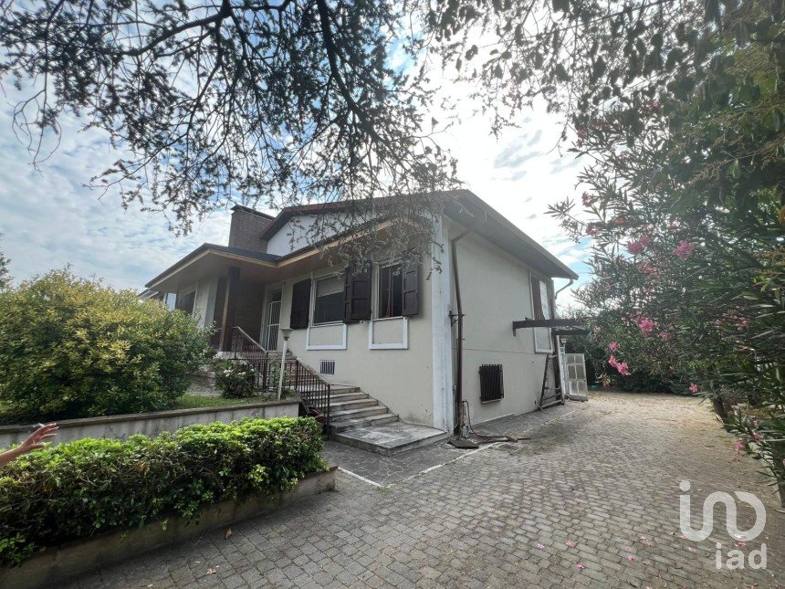 Casa indipendente / Villa 5 locali di 250 m² in Poggio Rusco (46025)