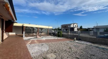 Villa Bifamiliare 3 locali di 200 m² in Poggio Rusco (46025)