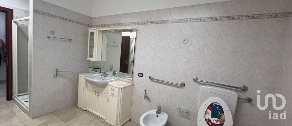 Villa Bifamiliare 3 locali di 200 m² in Poggio Rusco (46025)