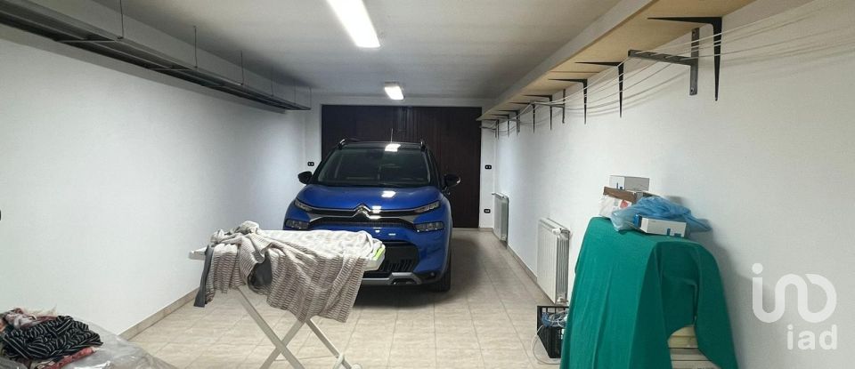 Villa Bifamiliare 3 locali di 200 m² in Poggio Rusco (46025)