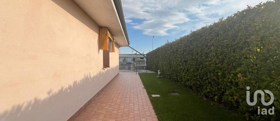 Villa Bifamiliare 3 locali di 200 m² in Poggio Rusco (46025)