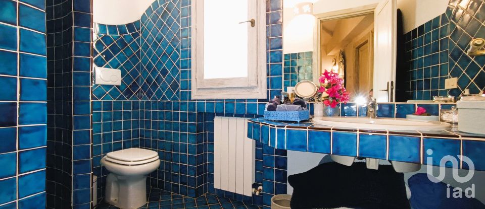 House 10 rooms of 220 m² in Arzachena (07021)