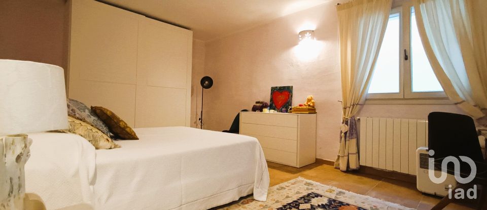 House 10 rooms of 220 m² in Arzachena (07021)