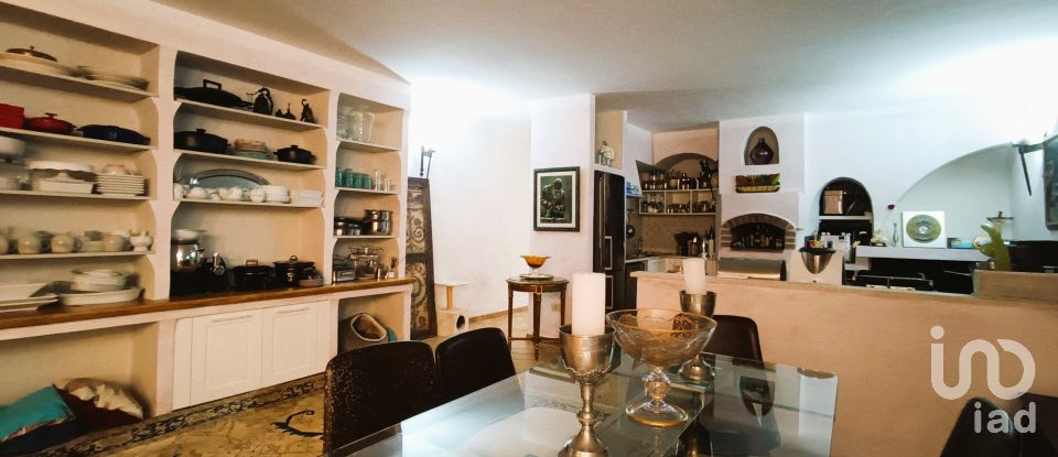 House 10 rooms of 220 m² in Arzachena (07021)