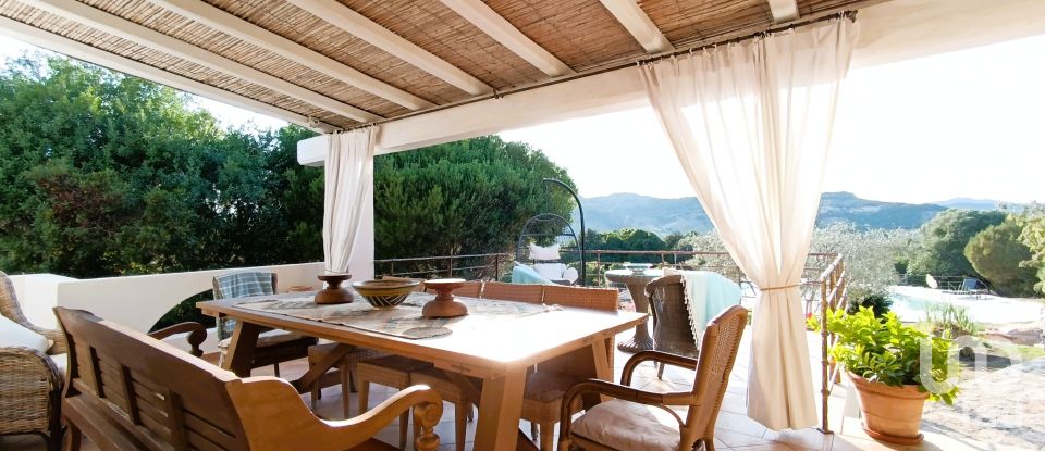 House 10 rooms of 220 m² in Arzachena (07021)