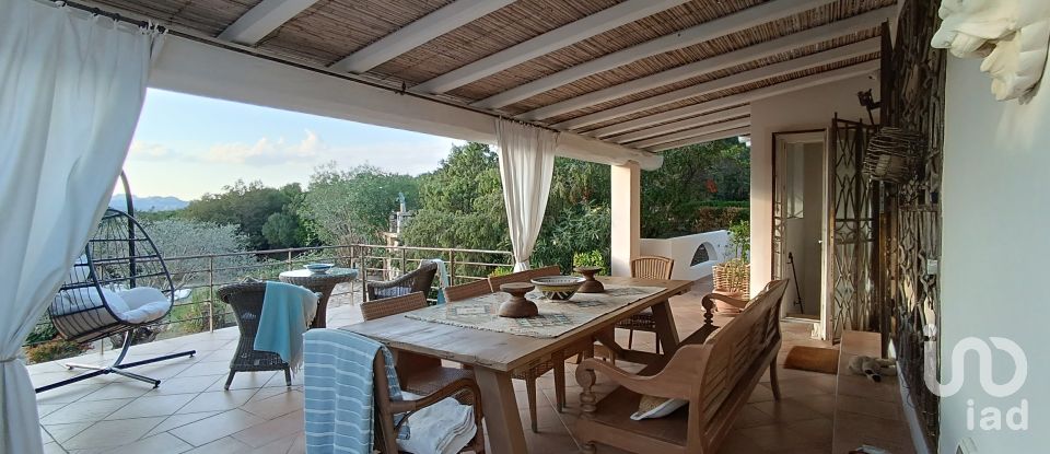 House 10 rooms of 220 m² in Arzachena (07021)