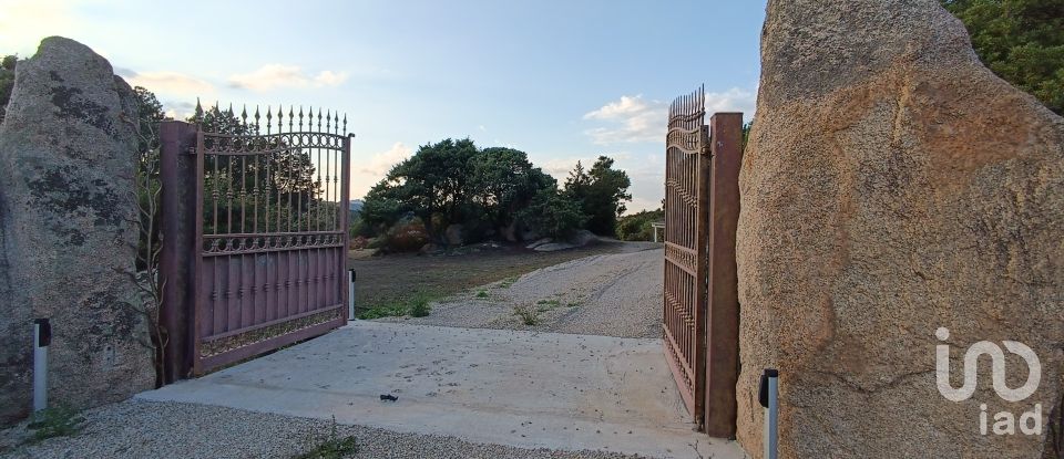 House 10 rooms of 220 m² in Arzachena (07021)