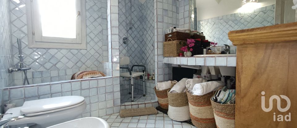 House 10 rooms of 220 m² in Arzachena (07021)