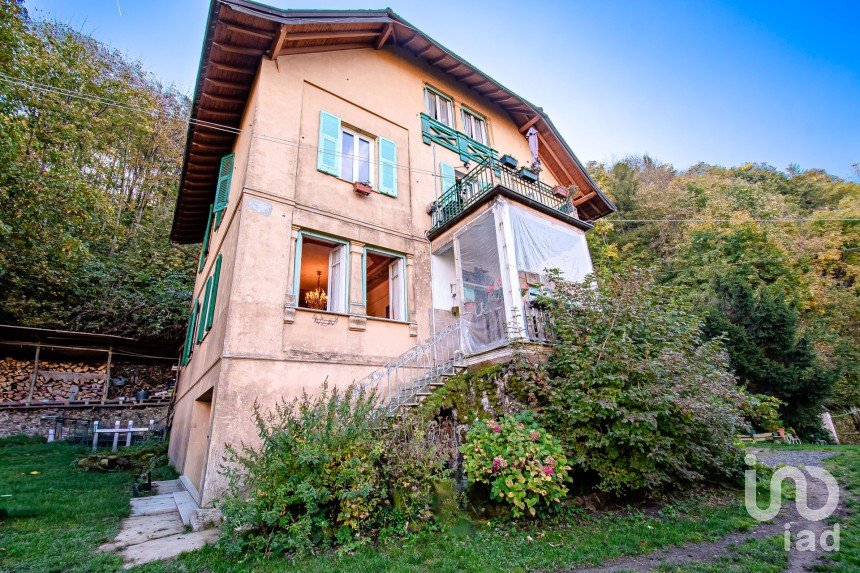 Attività locali di 250 m² in Torriglia (16029)