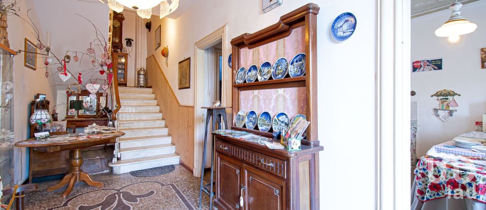 Attività locali di 250 m² in Torriglia (16029)