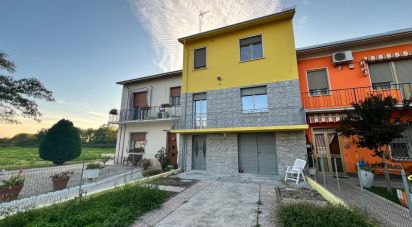 Casa indipendente / Villa 3 locali di 135 m² in Revere (46036)